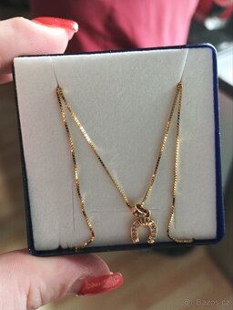 Zlatý řetízek s přívěskem se zirkony - 2