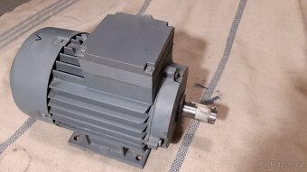 Tříotáčkový elektromotor - 2