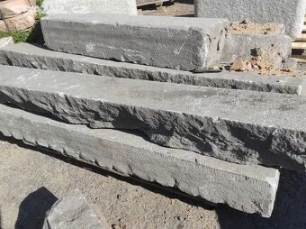 Staré kamenné obrubníky, obruby, žulové obrubníky - 2