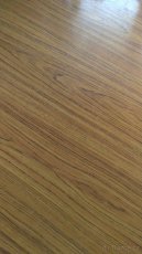 Kulatý jídelní stůl - 2