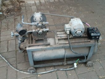Prodám dvoupístový kompresor - 2