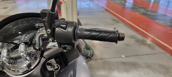 Skútr Honda 125PCX - 2