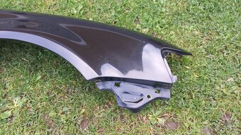 VW Passat B5 1996-2001 pravý přední blatník černý - 2