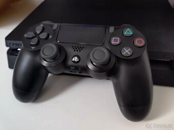 PS4 Slim - 2
