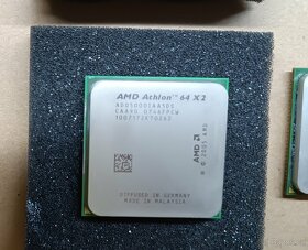 CPU pro Socket 775, 939, AM2, 478B - 2