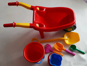 Dětské plastové kolečko a set nářadí na písek - 2