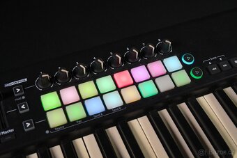 Midi klávesy Novation Launchkey 61 MK.2 - 2