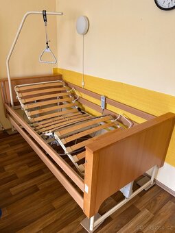 Polohovací elektrická postel s antidekubitní matrací - 2