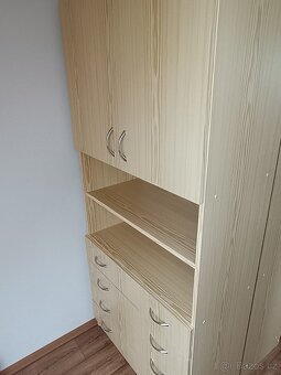 Prodám dvě skříně - 2