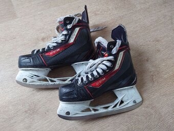 Brusle CCM JETSPEED 280 vel.39 - 2