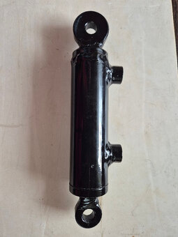 Dvoučinný hydraulický válec - 2