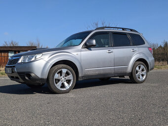 SUbaru forester 2009 XT 169 kw benzin náhradní díly - 2