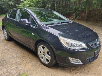 Opel Astra J 1.4i 88 kW 130km 1 majitel - 2