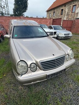 Mercedes Benz E W210 - 2