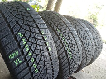 Zimní pneu 4kusy 255/40/20 vzorek 99% GOODYEAR - dobírka - 2