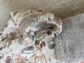 Prodám bílou bundu s motivy zvířátek 134cm 8-9 let - 2