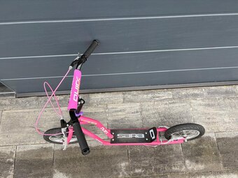 Sportovní dívčí koloběžka Quick s nafukovacími koly - 2