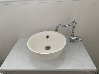 Prodám umyvadlo s baterií na desce - 2