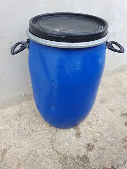 Plastový sud s vikem - 2