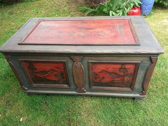 Stará malovaná truhla - 2