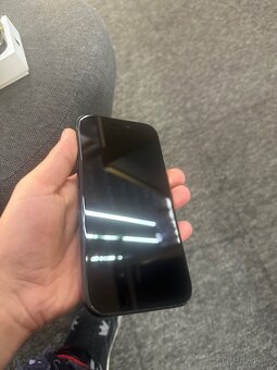 Iphone 15 100% baterie - 2