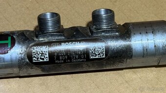 BMW 320d N47 – common rail lišta (palivová lišta) - 2