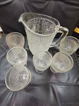 Džbán a šest poháru. - 2