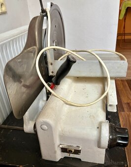 Nářezák na uzeniny - 2