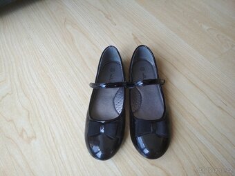 Dívčí lakované střevíce, vel.35 - 2