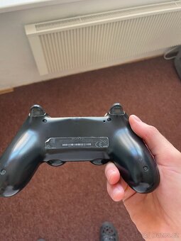 Ovladač PS4 - 2