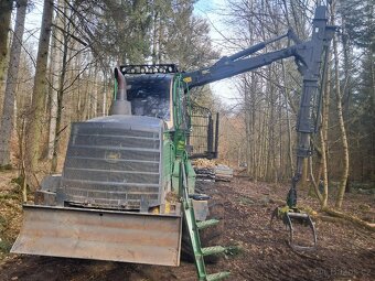Vyvážečka JOHN DEERE 1110G - 2