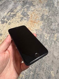 iPhone SE 2020 64gb černý - 2