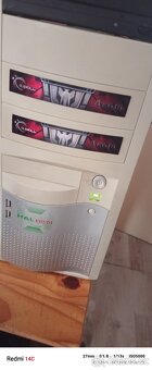 Procesor: AMD A4-3400 APU with Radeon HD Graphics.  PC sesta - 2