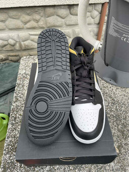 Jordan 1 Mid White Pollen Black - 2