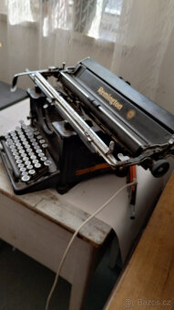 Žádaný sběratelský kus - starožitný psací stroj Remington - 2