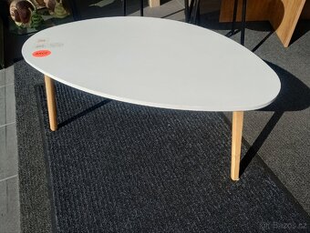 Bílý konferenční stolek - 2