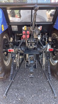 Traktor Farmtrac 555DTC V - 2