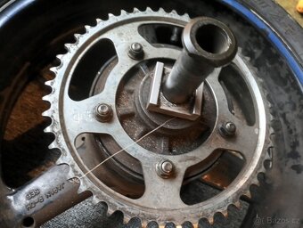 Zadní kolo Yamaha R6 - 2