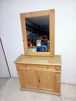 Prodám hezkou sestavu z masivu-komoda,věšák,zrcadlo. - 2