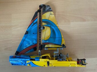 Lego technic 42074 plachetnice - 2