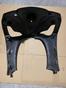Přední maska na Piaggio Beverly 125/300/350 - 2