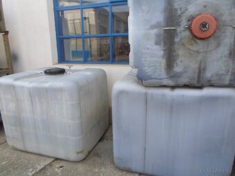 plastová nádrž bez klece IBC - 2
