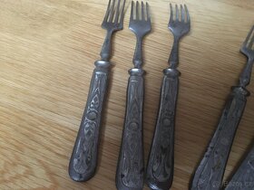 Starožitné vidličky -zdobené - 2