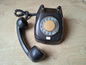Prodám levně starý vytáčecí telefon - 2