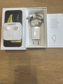 Prodám IPhone SE 64GB černý - 2