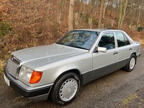 MERCEDES BENZ W124 260E BEZ KOROZE PŮVOD ČR - 2