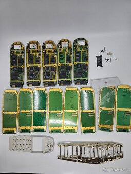 Hromádka dílů pro Nokia 5110 - 2