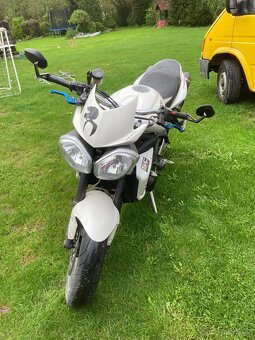 Triumph street triple 675 R - 2