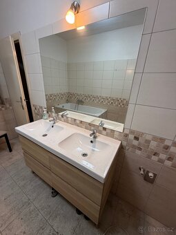 Koupelnová sestava (skříňka, dvojité umyvadlo, 2x baterie) - 2