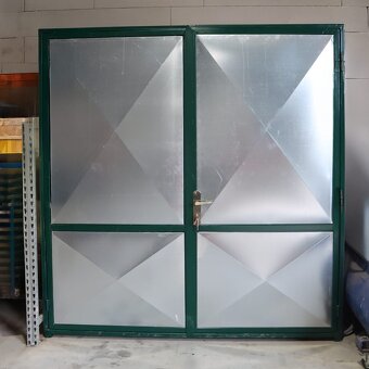 kovova skrin na naradi - 2